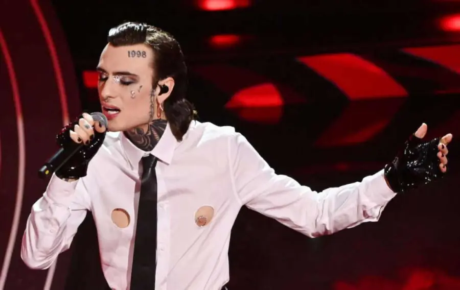 età, origini, altezza, bacio, Fedez, Instagram