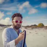 Dargen D'Amico a Sanremo 2024: età, canzoni, vita privata, occhiali, Instagram