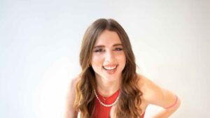 Angelina Mango a Sanremo 2024: età, altezza, ultima canzone, Napoli, fidanzato, genitori