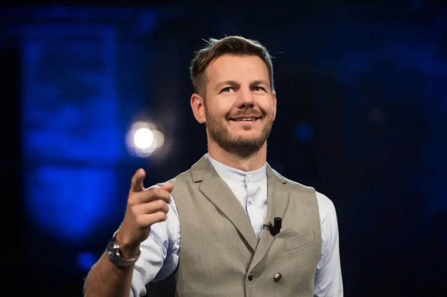 età, programma, carriera, moglie, figlie, Instagram, Sanremo