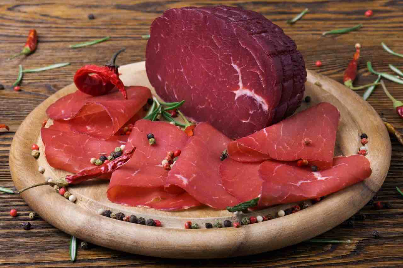 La bresaola può essere considerata un insaccato? Ecco la verità sconvolgente