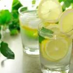 Bere acqua e limone al mattino: ecco perchè devi farlo