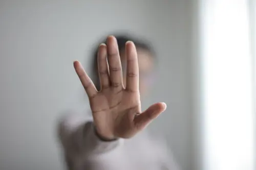 Violenza di genere: riconoscere i segnali e comprendere un fenomeno che attraversa la società