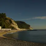 Numana spiaggia: il Conero tra mare e quiete