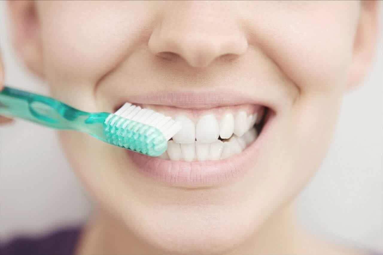 Denti: ecco quali sono gli errori più frequenti quando li laviamo