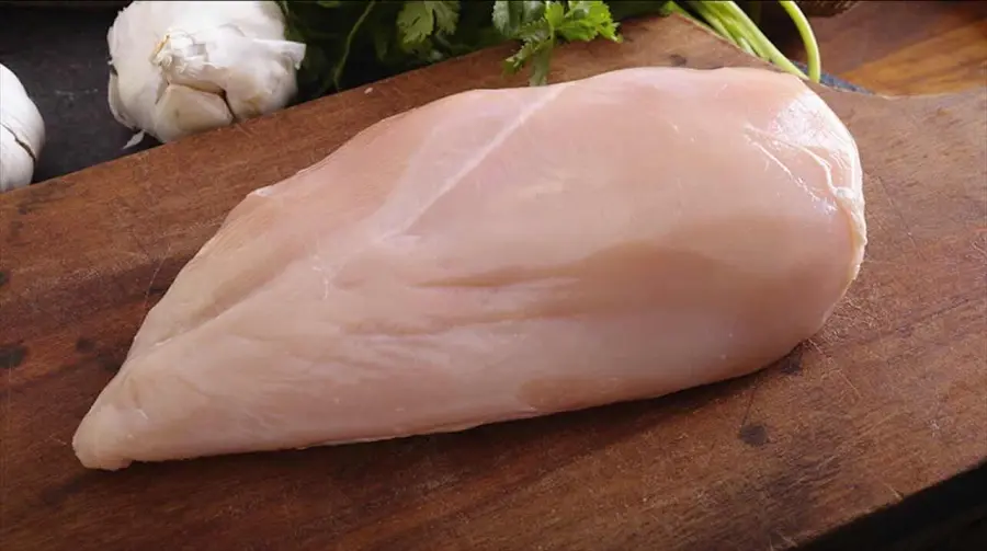 Il petto di pollo può avere delle controindicazioni? Ecco cosa dicono gli esperti