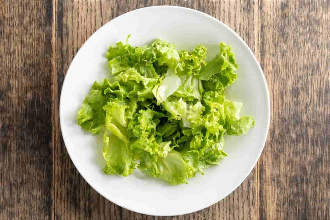 L’insalata è veramente un alimento poco calorico? Ecco la risposta