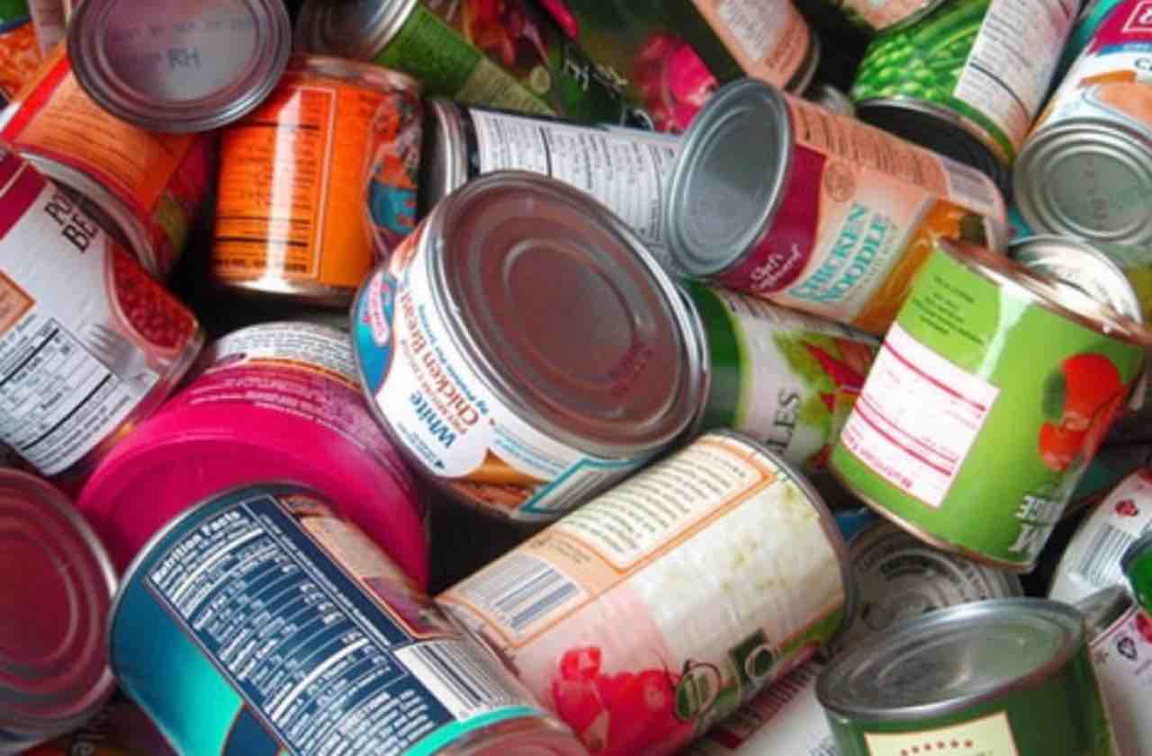 Cibo in scatola: ecco le conseguenze di consumarlo spesso