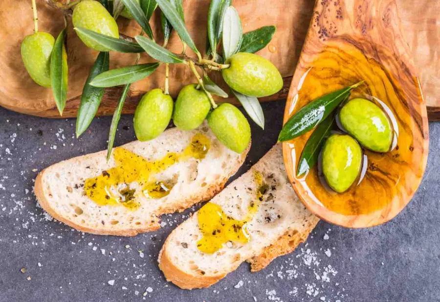Pane e olio: ecco la merenda utile per la nostra salute